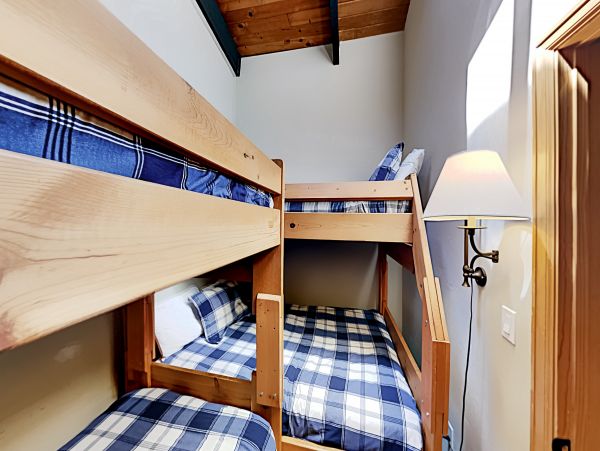 West Vail Townhome one minute walk to shuttle