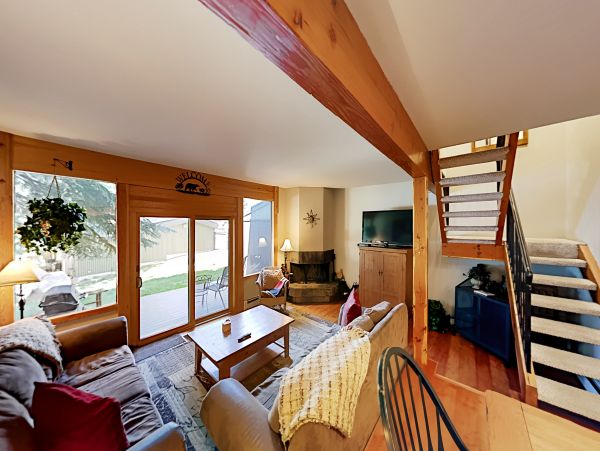 West Vail Townhome one minute walk to shuttle