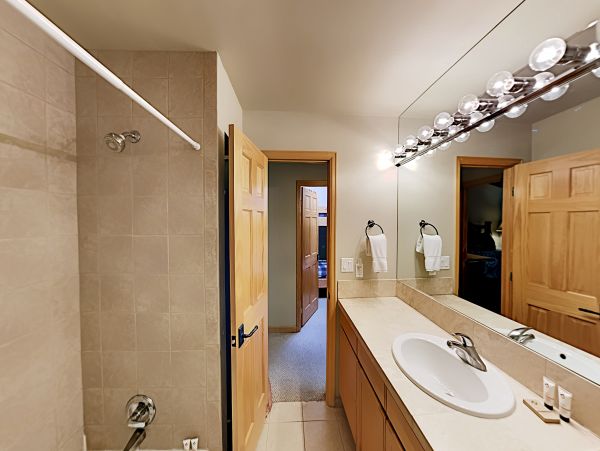 West Vail Townhome one minute walk to shuttle