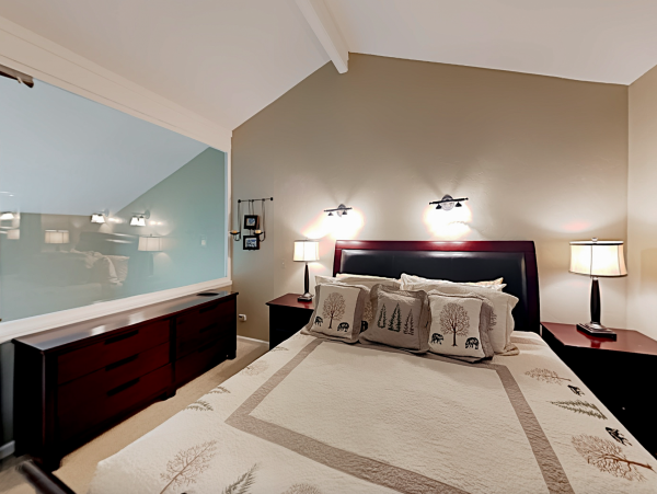 East Vail Townhome Walk to Shuttle Stop 3 Bedrooms Sleeps 6
