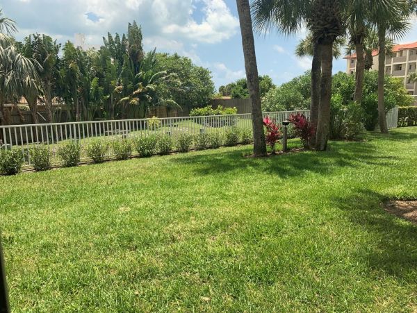 Vacation Condo Located On Beach In Siesta Key Sleeps Six