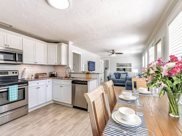 Luxury Renovated Vacation Home in Sarasota 3 Bedrooms