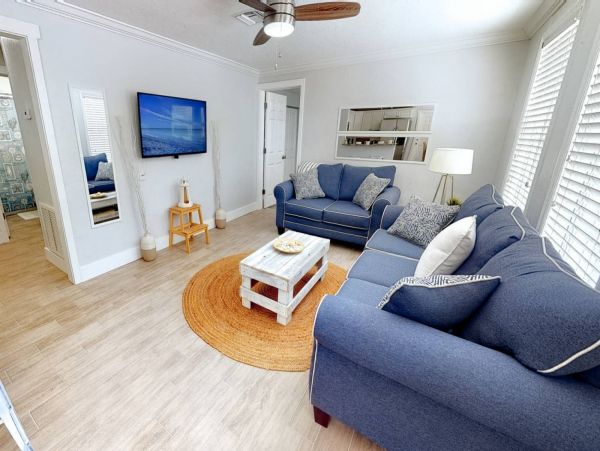 Luxury Renovated Vacation Home in Sarasota 3 Bedrooms