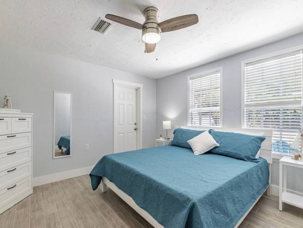 Luxury Renovated Vacation Home in Sarasota 3 Bedrooms