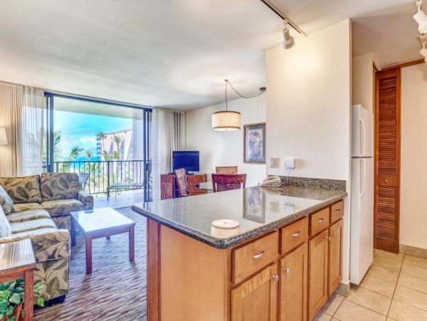 Lahaina Two Bedroom Vacation Condo Best Resort Amenities