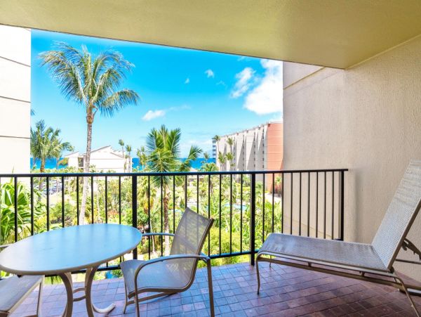 Lahaina Two Bedroom Vacation Condo Best Resort Amenities