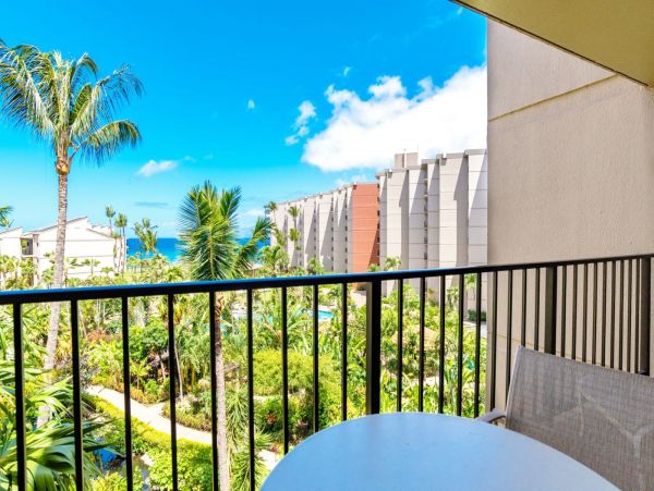 Lahaina Two Bedroom Vacation Condo Best Resort Amenities