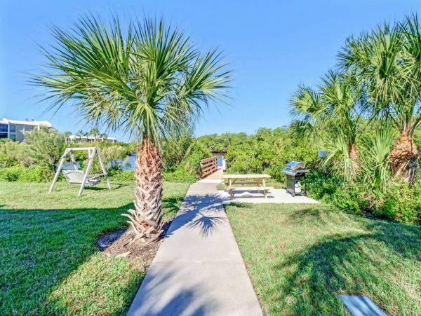 Fort Myers Beach Vacation Condo With Tennis Court Sleeps 4