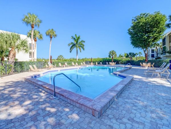 Fort Myers Beach Vacation Condo With Tennis Court Sleeps 4