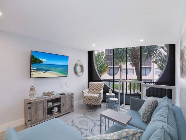 Marco Island Vacation Rental | Luxury Marco Island Condo with Pools & Tennis