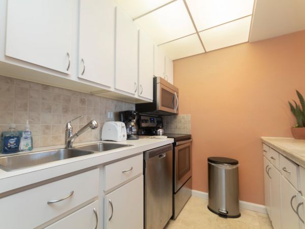 Bonita Springs Beachfront Vacation Condo With Pool Sleeps 4
