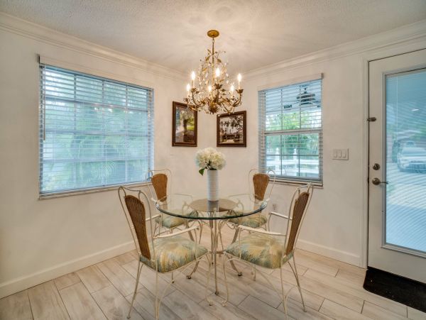Anna Maria Charming Vacation Bungalow Short Walk to Beach