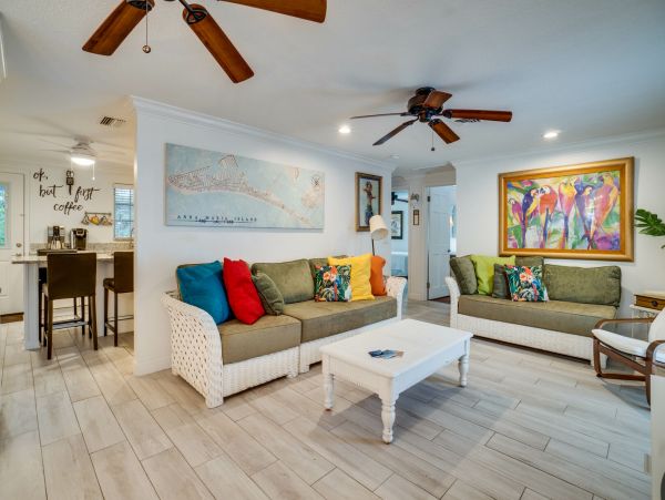 Anna Maria Charming Vacation Bungalow Short Walk to Beach