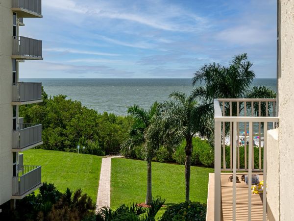 Fort Myers Beachfront One Bedroom Rental Condo