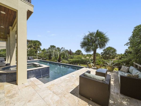 Hilton Head Luxurious 5 Bedroom Oceanfront Vacation Home