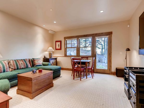 Cozy 6-Bed Park City Vacation Rental with Private Hot Tub