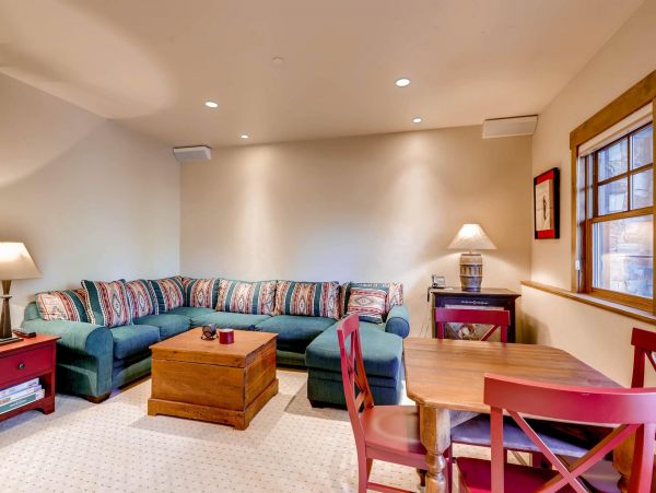 Cozy 6-Bed Park City Vacation Rental with Private Hot Tub