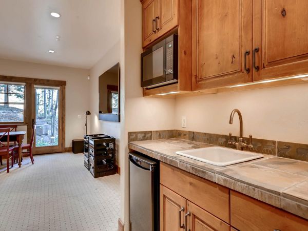 Cozy 6-Bed Park City Vacation Rental with Private Hot Tub