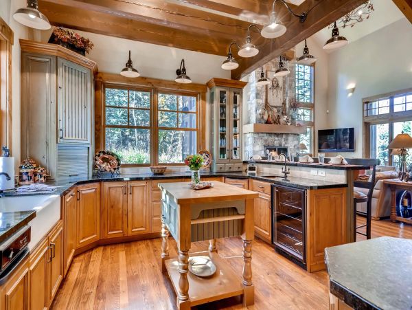 Cozy 6-Bed Park City Vacation Rental with Private Hot Tub
