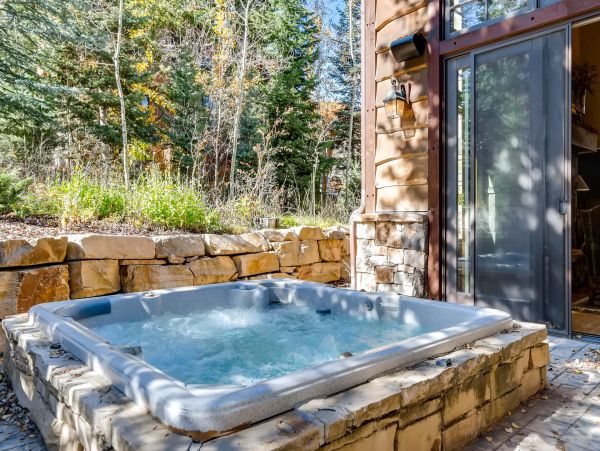 Cozy 6-Bed Park City Vacation Rental with Private Hot Tub