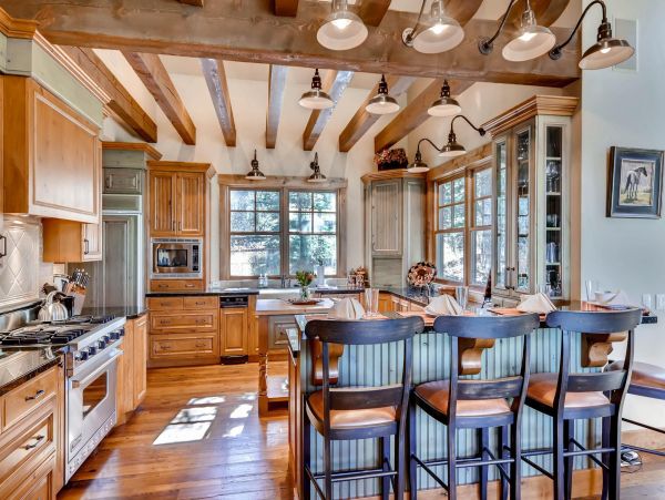 Cozy 6-Bed Park City Vacation Rental with Private Hot Tub