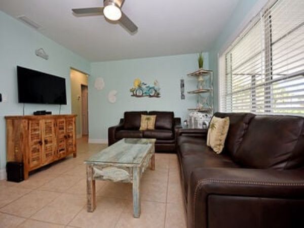 Manasota Key 2 Bedroom Vacation Home Located at Beach