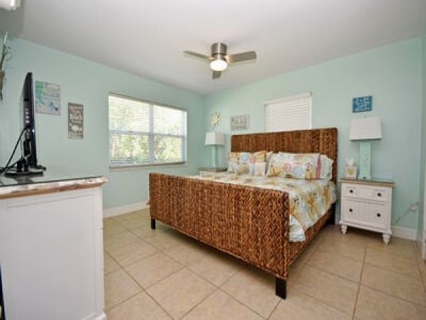 Manasota Key 2 Bedroom Vacation Home Located at Beach