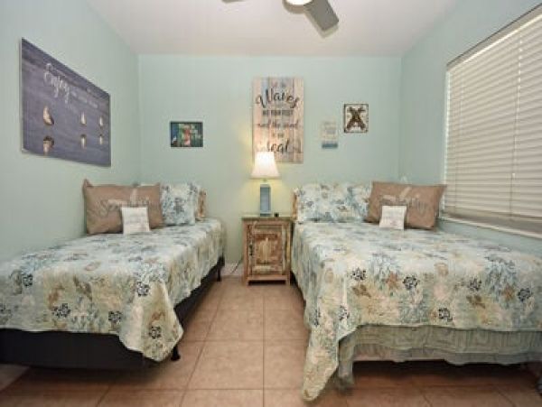 Manasota Key 2 Bedroom Vacation Home Located at Beach