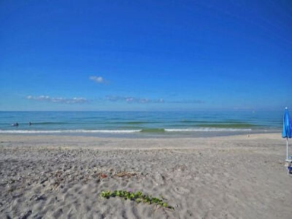 Manasota Key 2 Bedroom Vacation Home Located at Beach