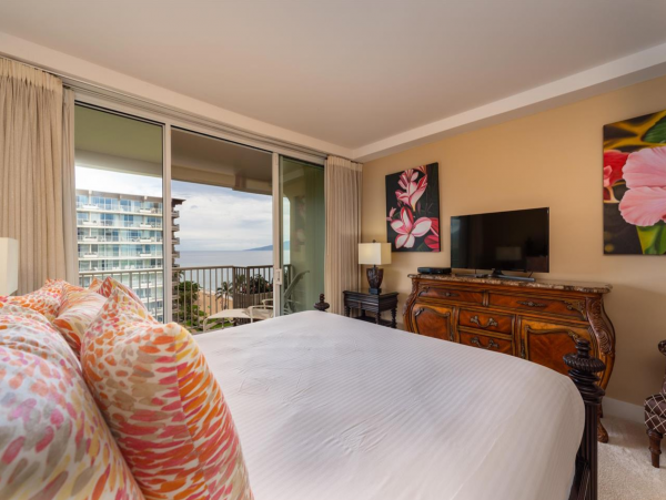 Spectacular Beach Vacation Condo with Tennis Courts Lahaina