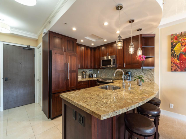 Spectacular Beach Vacation Condo with Tennis Courts Lahaina