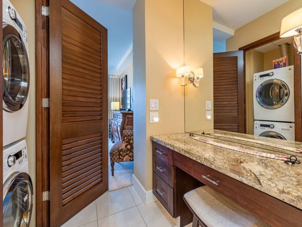 Spectacular Beach Vacation Condo with Tennis Courts Lahaina