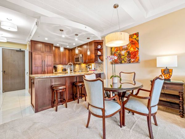 Spectacular Beach Vacation Condo with Tennis Courts Lahaina