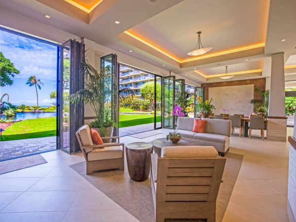 Spectacular Beach Vacation Condo with Tennis Courts Lahaina