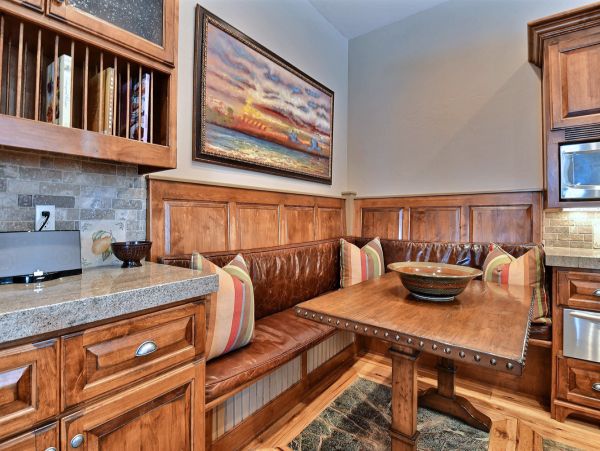Mountain Views 5 Bedroom Vacation Home in Park City