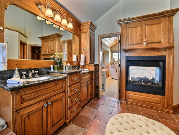 Mountain Views 5 Bedroom Vacation Home in Park City