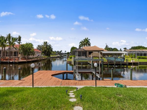 Canalside Three Bedroom Vacation Home in Cape Coral