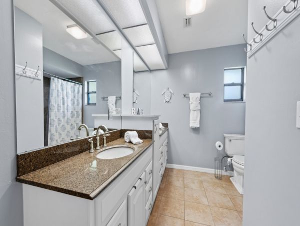 Canalside Three Bedroom Vacation Home in Cape Coral