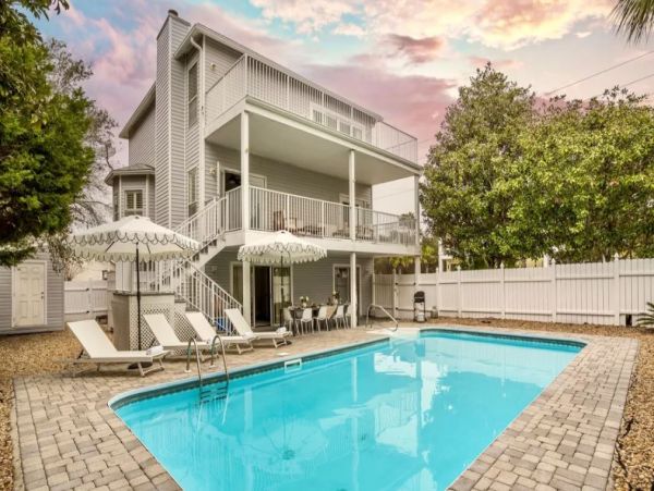 Beach Vacation Home In Destin 16 Guests