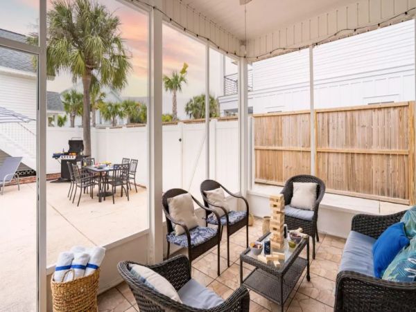 Beautiful Beach Vacation Home 18 Guests