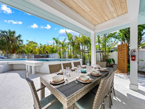 Lido Key Vacation Rental 9-Bed Luxury Sarasota Beach House with Pool & Rooftop