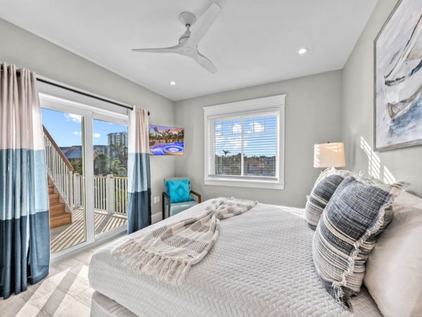 Lido Key Vacation Rental 9-Bed Luxury Sarasota Beach House with Pool & Rooftop