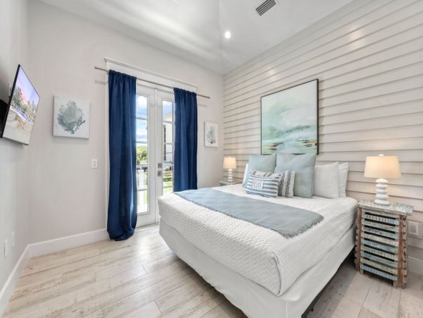 Lido Key Vacation Rental 9-Bed Luxury Sarasota Beach House with Pool & Rooftop