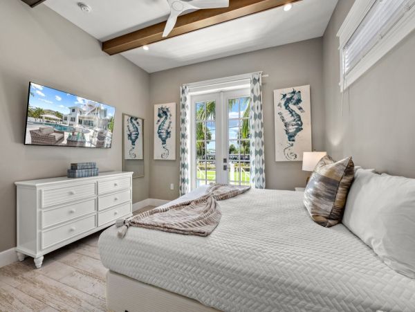 Lido Key Vacation Rental 9-Bed Luxury Sarasota Beach House with Pool & Rooftop