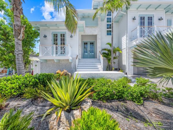 Lido Key Vacation Rental 9-Bed Luxury Sarasota Beach House with Pool & Rooftop
