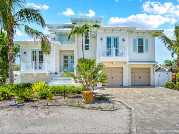 Lido Key Vacation Rental 9-Bed Luxury Sarasota Beach House with Pool & Rooftop