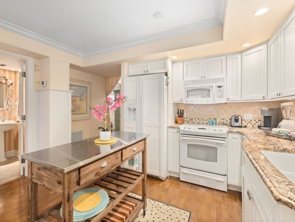 Direct Gulf Front Renovated Condo in Longboat Key