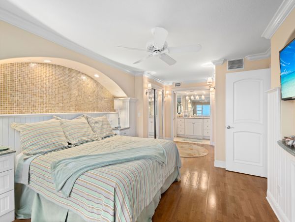Direct Gulf Front Renovated Condo in Longboat Key
