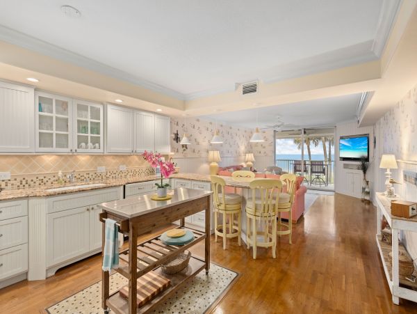 Direct Gulf Front Renovated Condo in Longboat Key