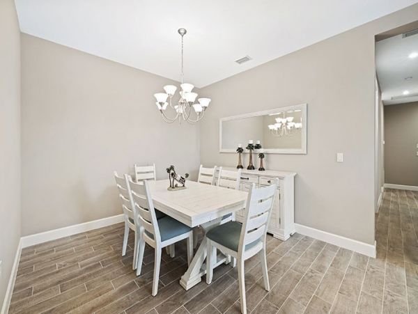 New Three Bedroom Home with Caged Pool and Spa in Naples